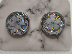 10MM Hypoallergenic Stainless-Steel Small White Flower With Some Glitter Stud Earrings (Not a real dried flower)